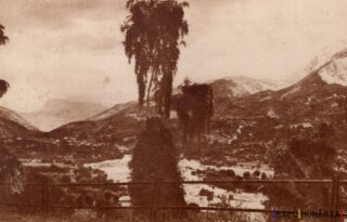 Peisaj montan în nuanțe sepia