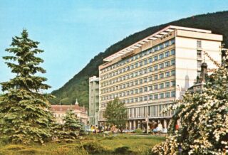 Hotel modern în mijlocul naturii