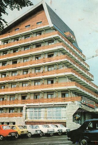 Hotel modern în stil arhitectural românesc