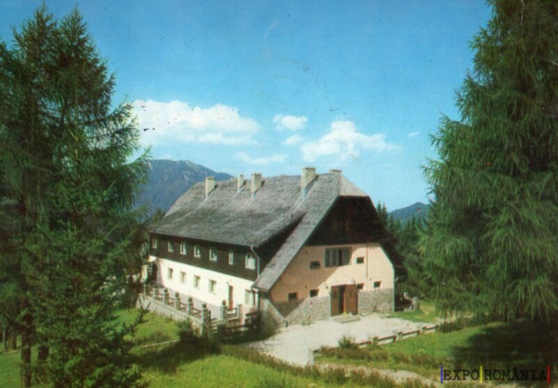 Casa montană în mijlocul naturii serene