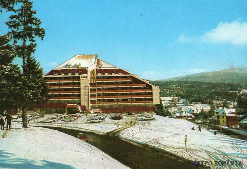 Peisaj de iarnă cu hotel montan