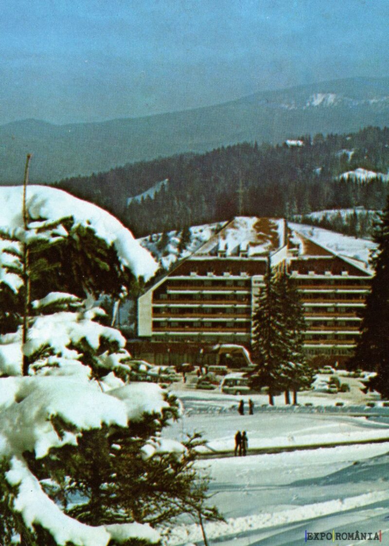 Peisaj de iarnă cu hotel montan