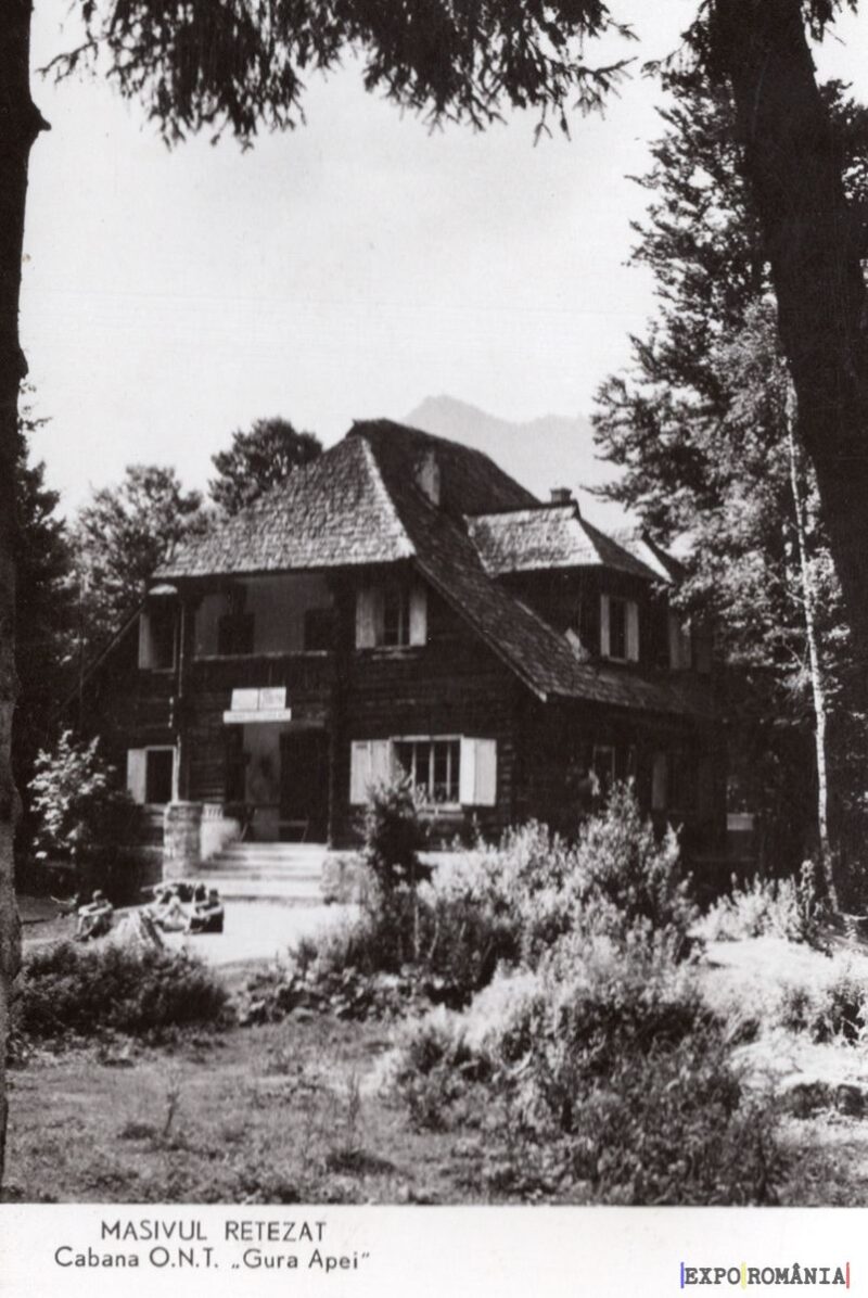 Cabana Gura Apei în Masivul Retezat