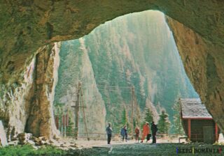 Peștera și exploratorii din natură