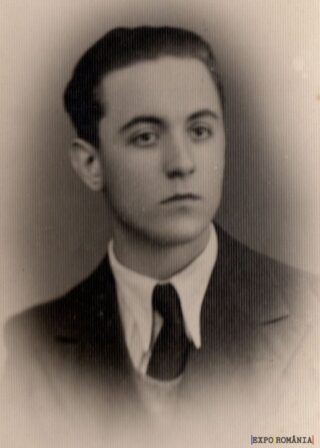 Portret alb-negru al unui tânăr