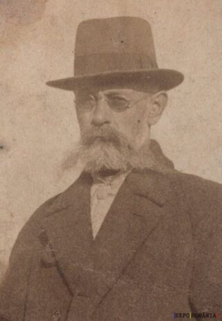 Bărbat cu pălărie și barbă