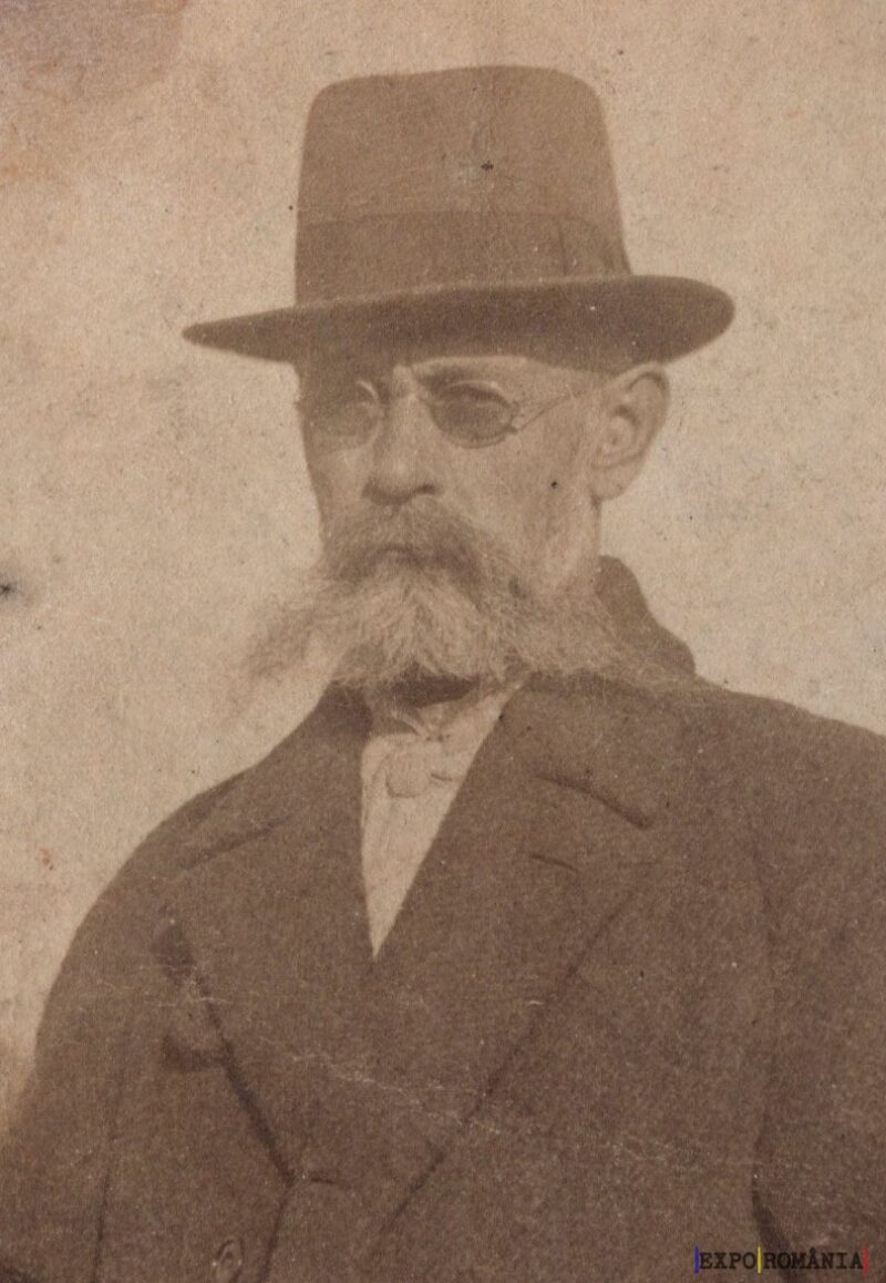 Bărbat cu pălărie și barbă