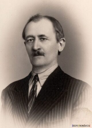 Portret alb-negru de epocă al unui bărbat