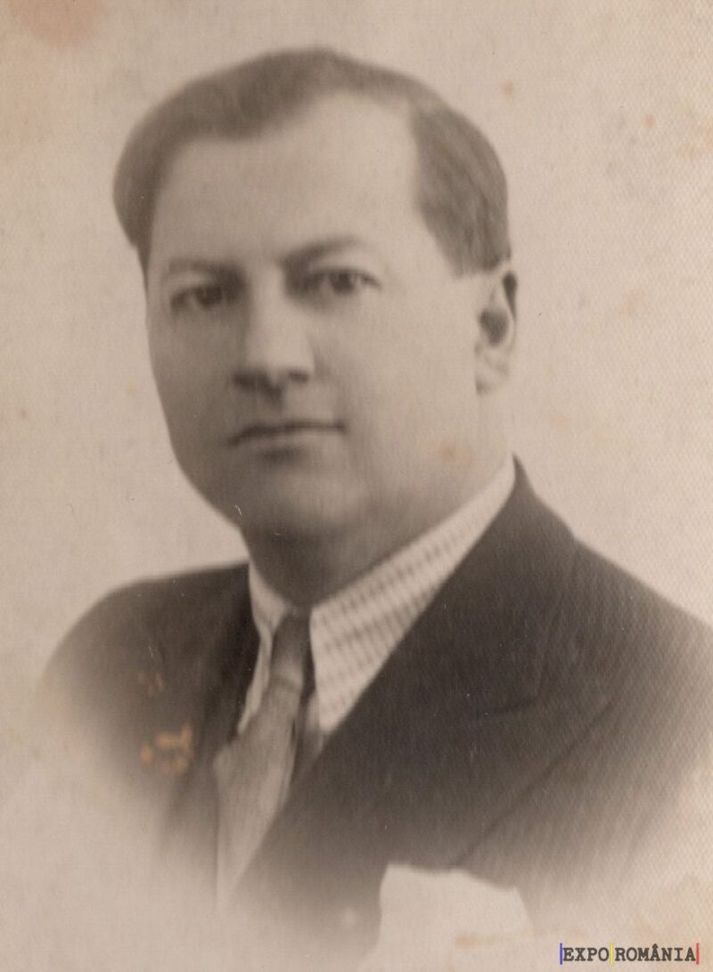 Fotografie portret alb-negru a unui bărbat