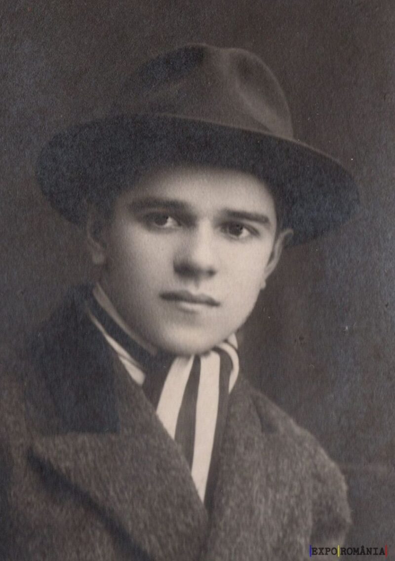 Portret clasic în modă de epocă