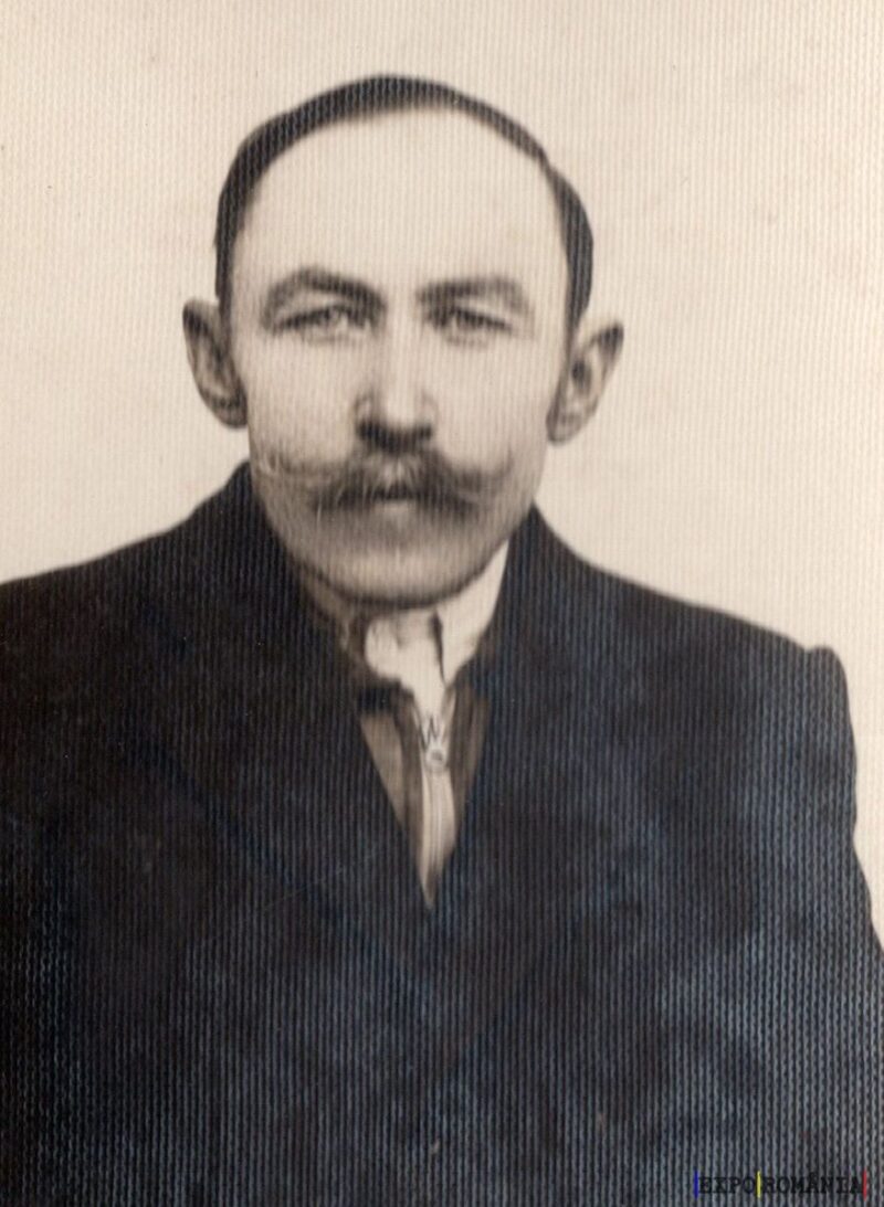 Fotografie veche alb-negru a unui bărbat