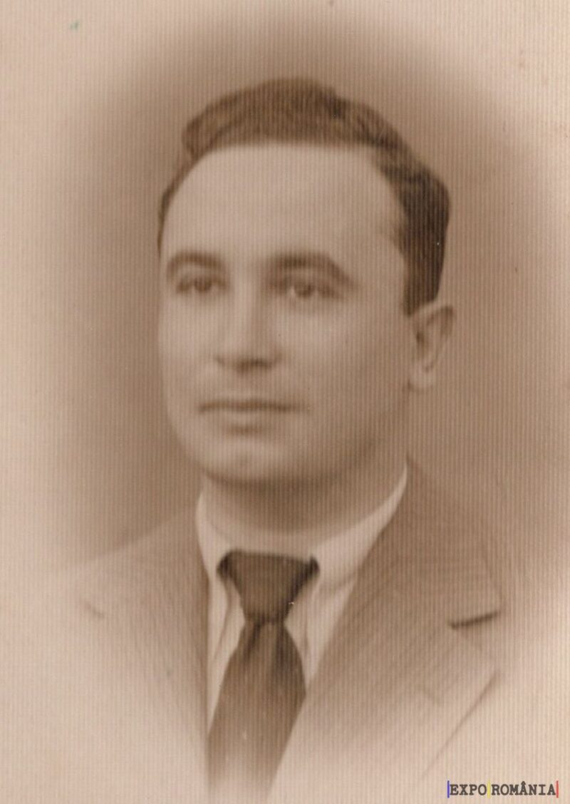 Portret Alb-Negru al Unui Bărbat Elegant