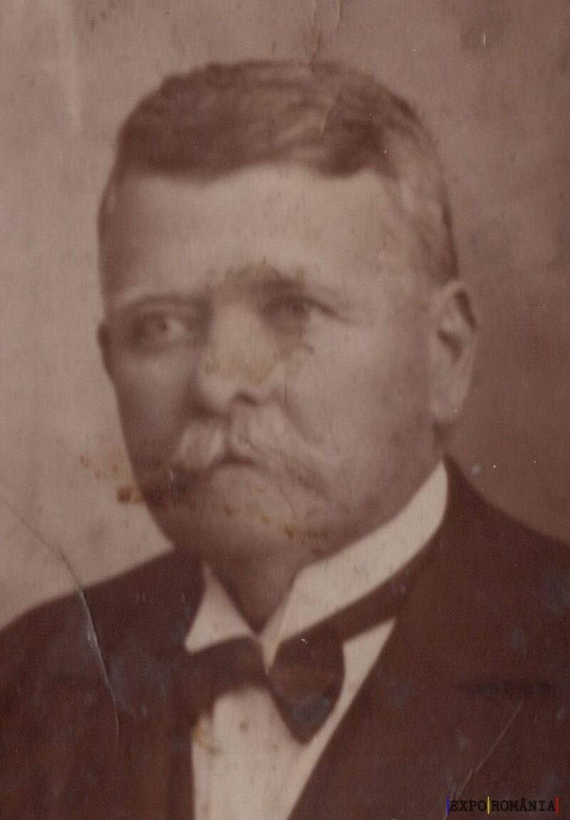 Bărbat cu mustață în fotografie alb-negru