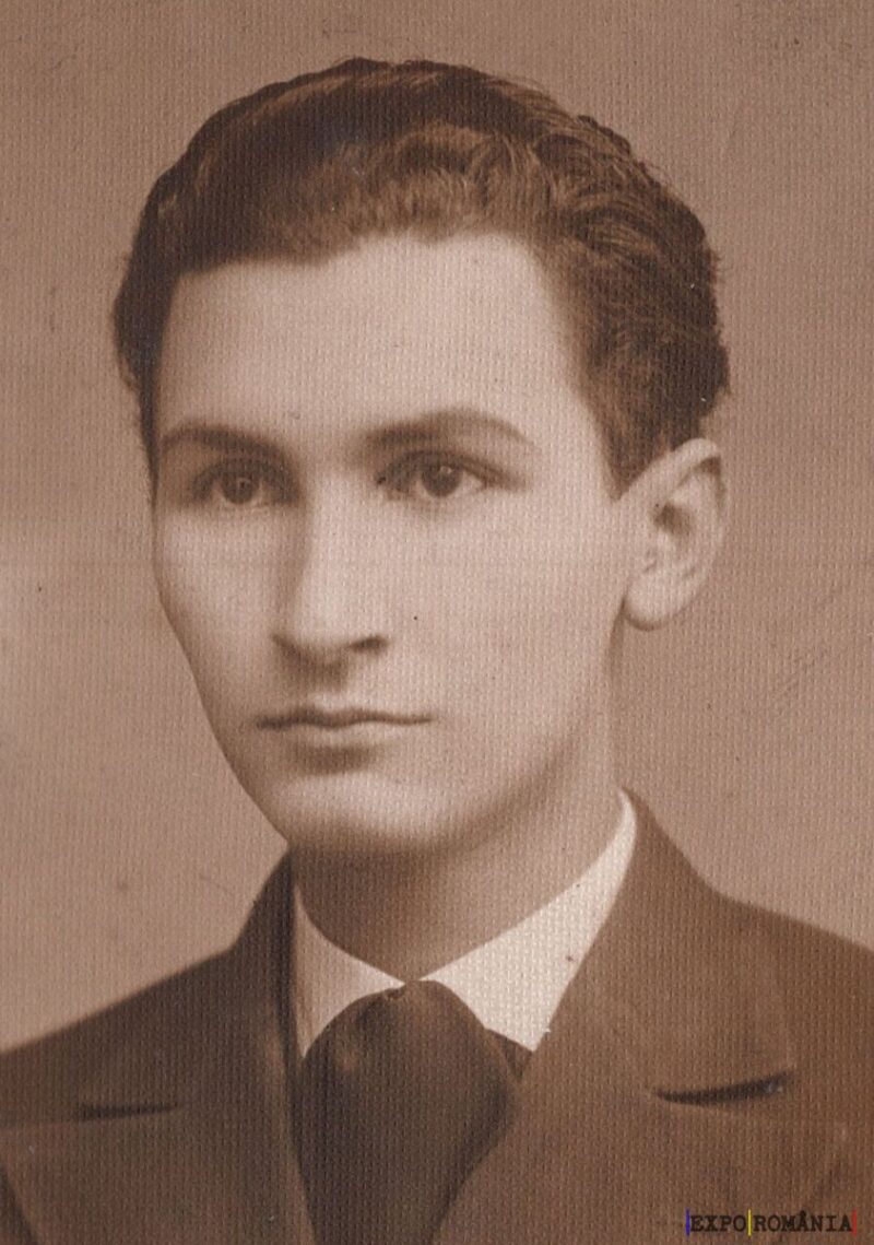 Portret alb-negru al unui tânăr