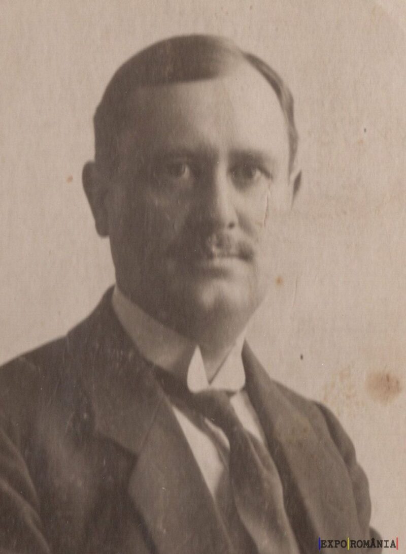 Portret alb-negru al unui bărbat sobru