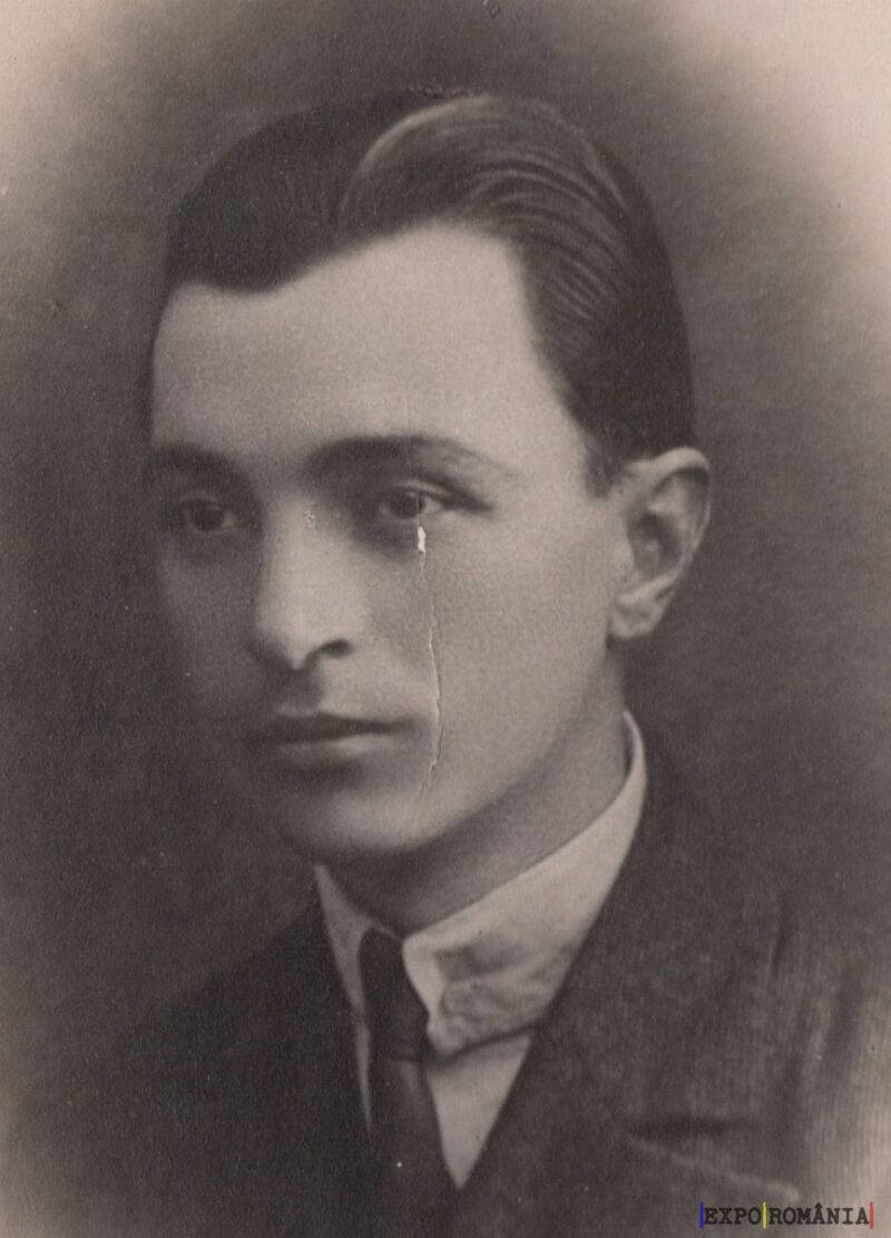 Portret alb-negru al unui tânăr bărbat