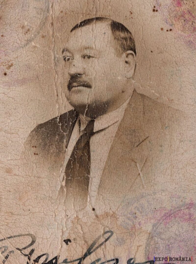 Fotografie veche cu bărbat în costum