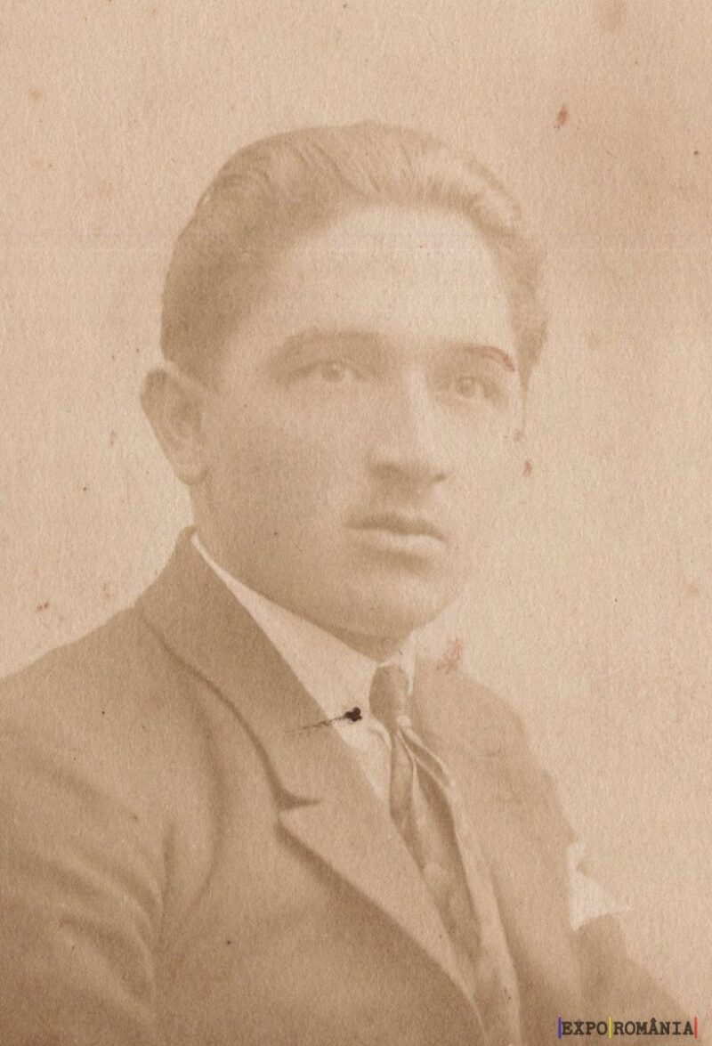 Portret alb-negru al unui bărbat tânăr