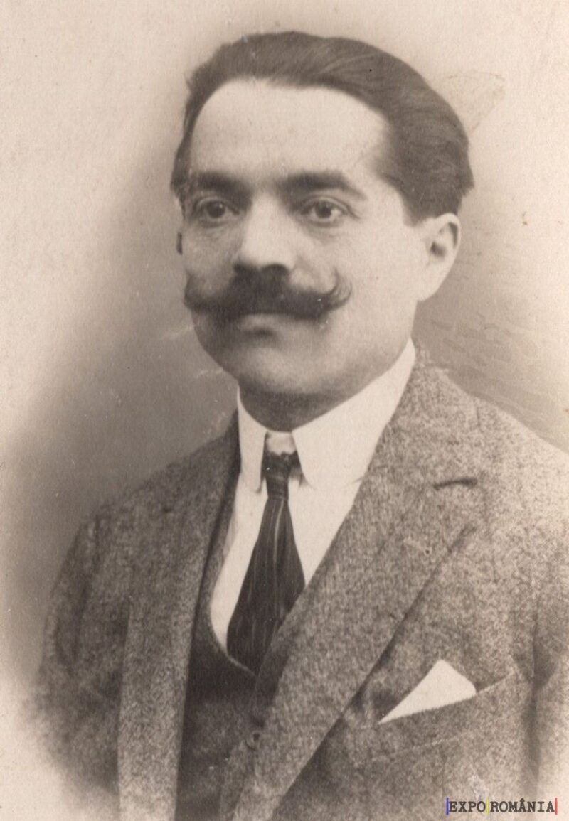 Om cu mustață în costum elegant