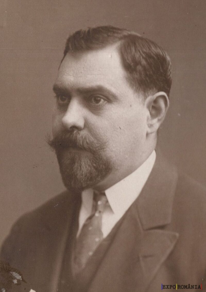 Portret alb-negru al unui bărbat cu mustață