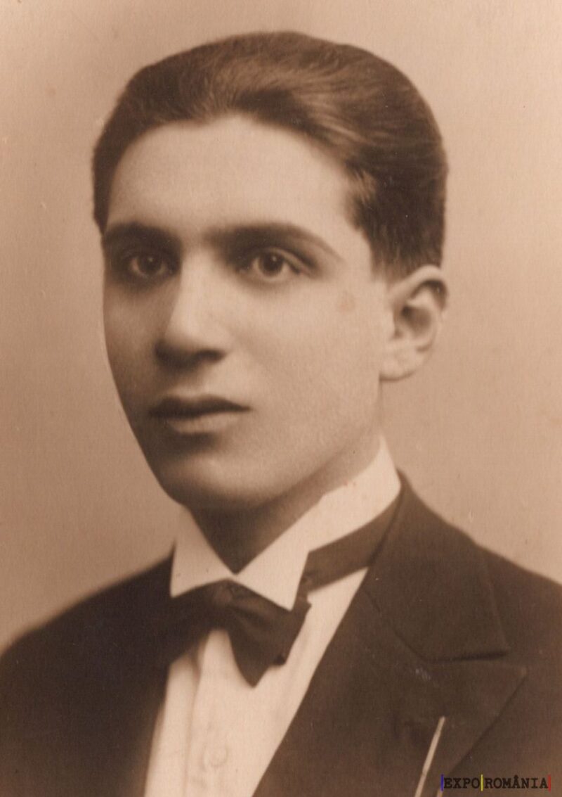 Portret de tânăr în costum