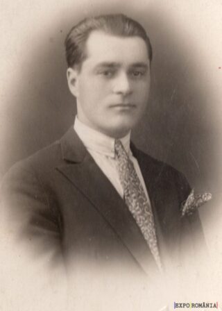 Portret alb-negru al unui bărbat elegant