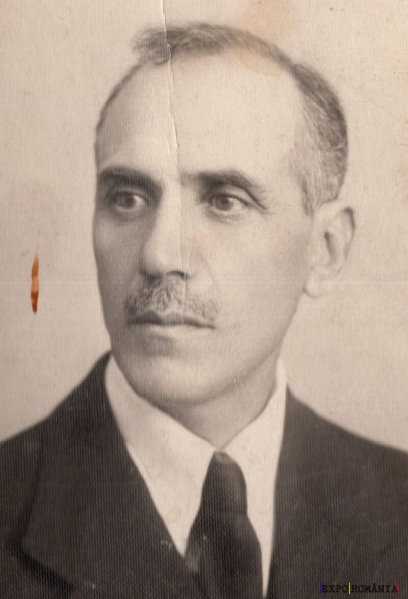 Portret alb-negru al unui bărbat serios