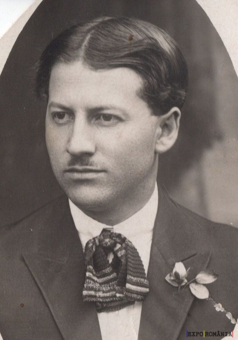 Portretul unui bărbat cu cravată și floare