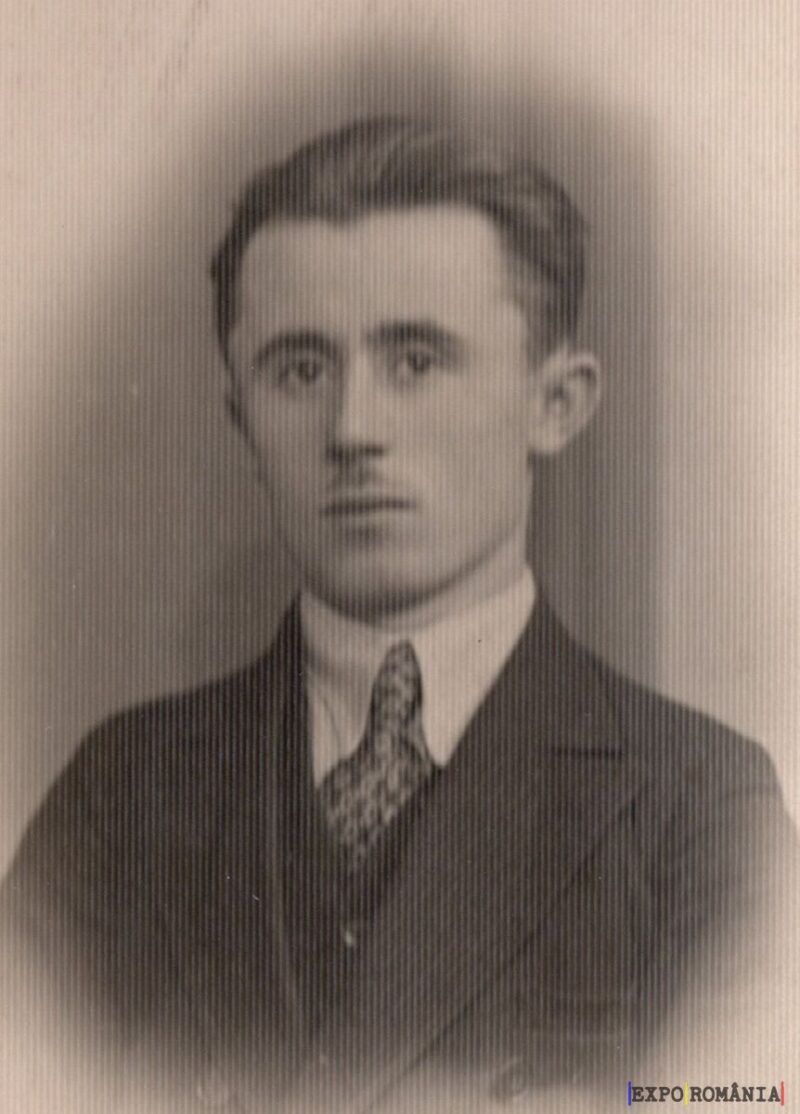 Portret alb-negru al unui bărbat tânăr