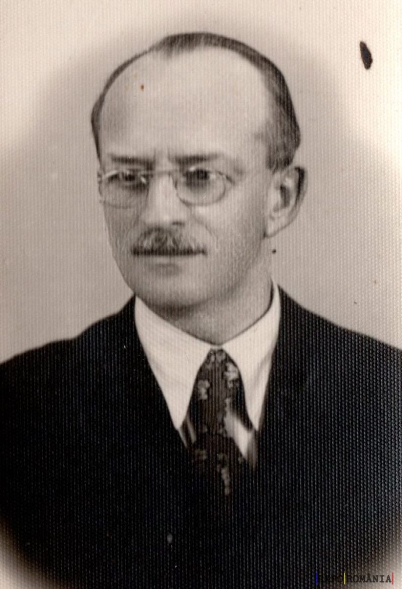 Portretul unui domn elegant cu ochelari