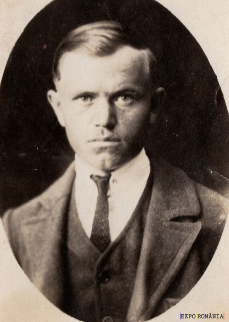 Bărbat fotografiat într-un portret alb-negru