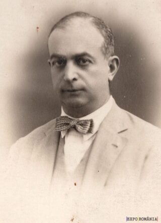 Bărbat în costum purtând papion