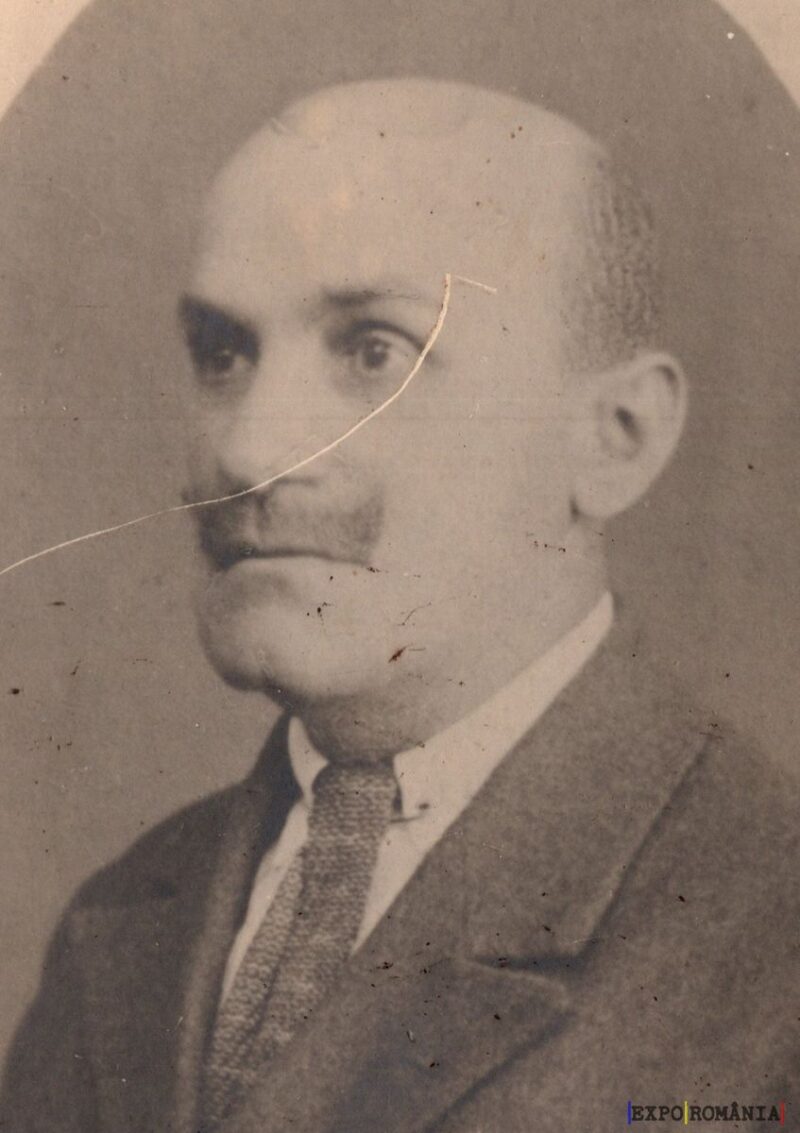 Portret alb-negru al unui bărbat serios