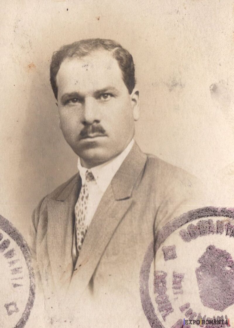 Fotografie veche a unui bărbat cu mustață