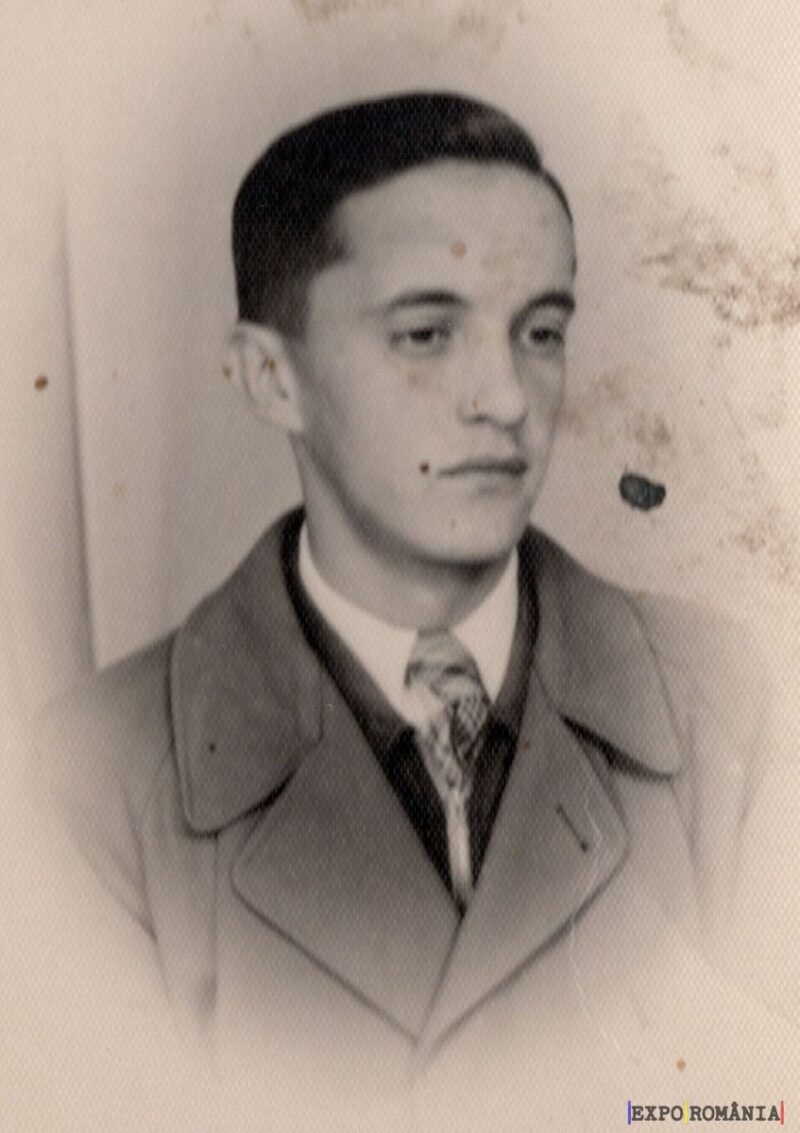 Portret alb-negru al unui bărbat tânăr
