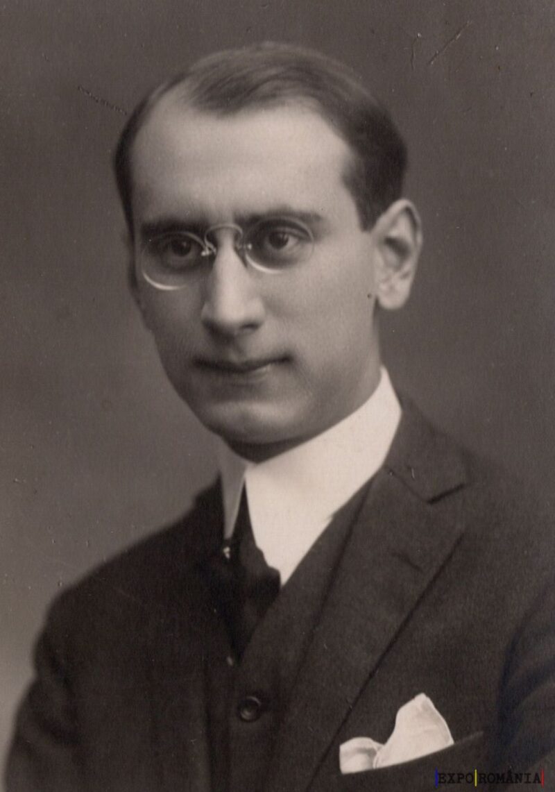 Portretul unui bărbat cu ochelari