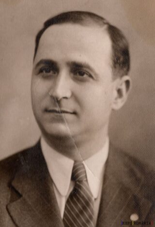 Portret vechi în alb-negru al unui bărbat