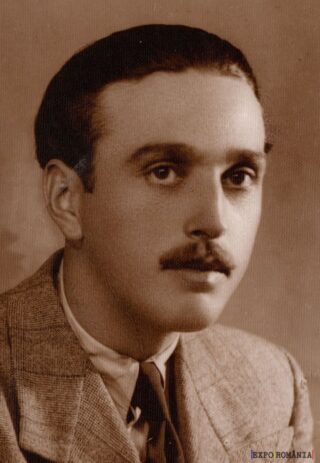 Portret bărbat cu mustață în costum