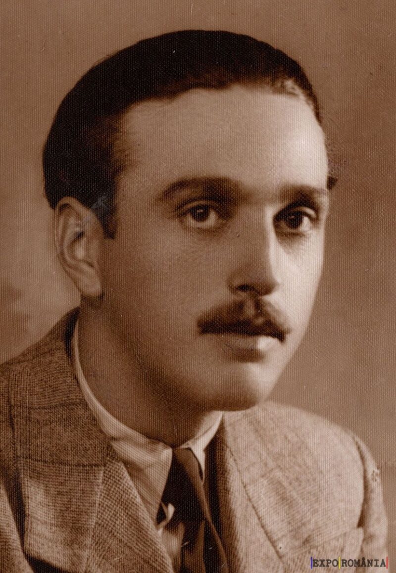 Portret bărbat cu mustață în costum