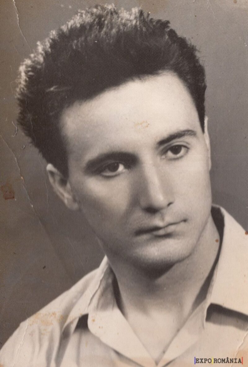 Portret alb-negru al unui tânăr