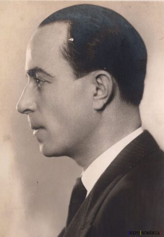 Portret alb-negru al unui bărbat elegant