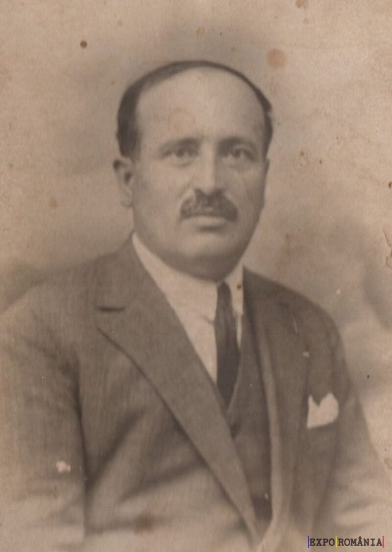 Portret de bărbat în costum clasic