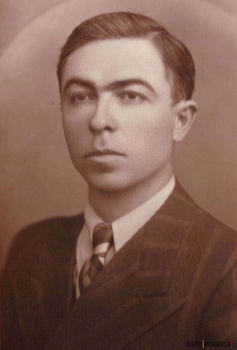 Portret alb-negru al unui bărbat serios