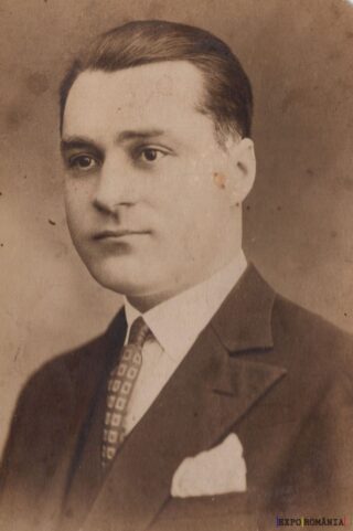 Portret elegant al unui bărbat tânăr