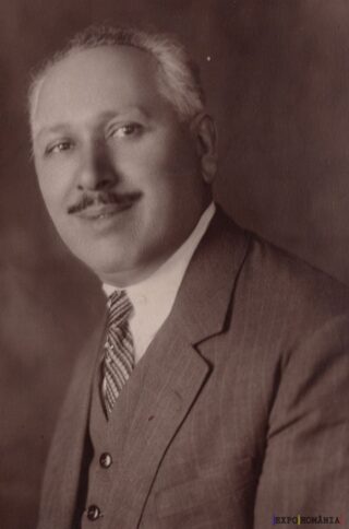 Bărbat în costum formal