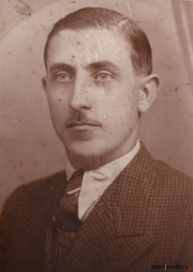 Fotografie veche a unui bărbat cu costum și cravată