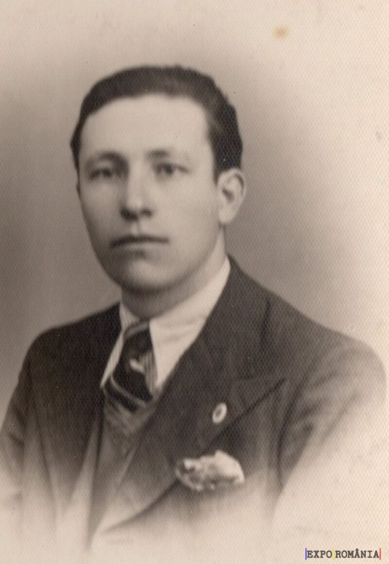 Portret alb-negru al unui bărbat tânăr