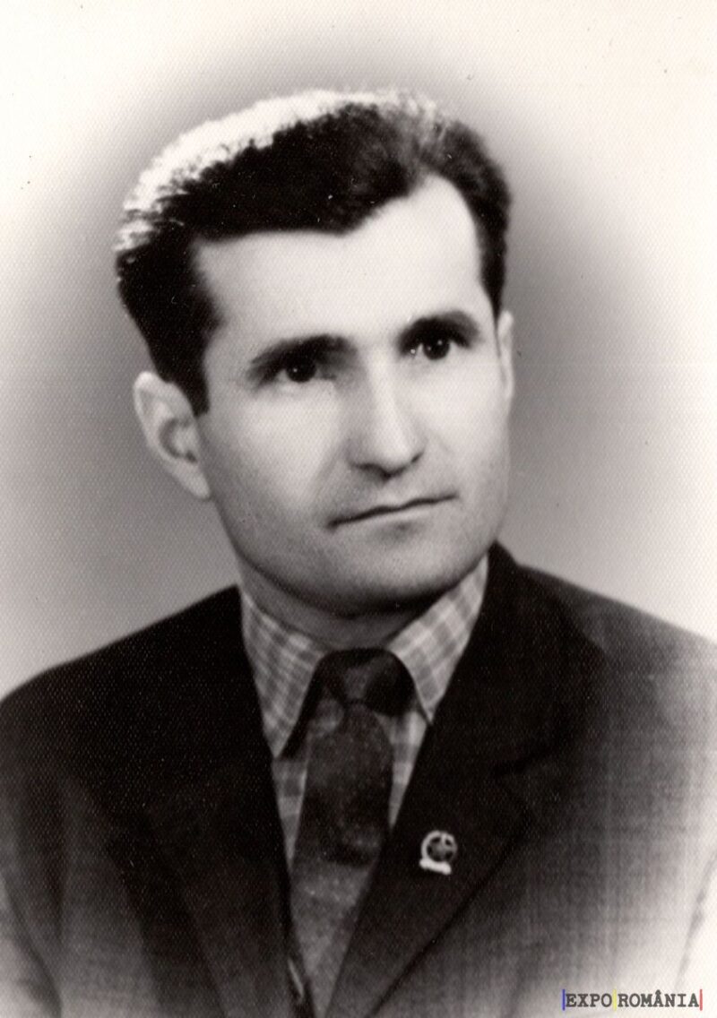 Portret oficial în alb-negru