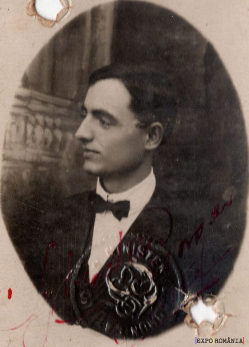 Portret alb-negru al unui bărbat elegant