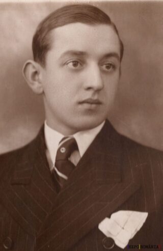 Tânăr elegant în costum